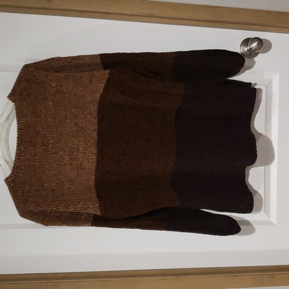 2 Women's medium Carolina Colours sweaters - Picture 2 of 6